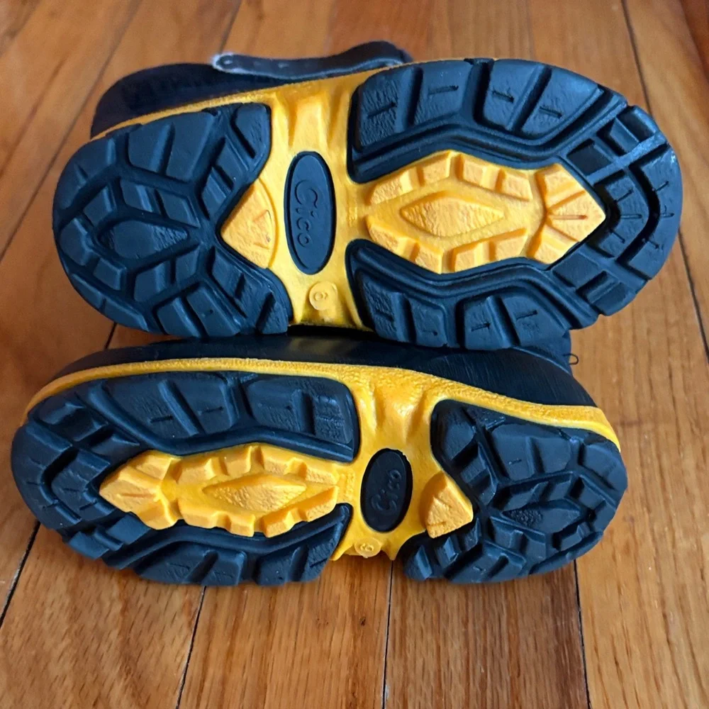 Tundra Cico Black and Gold Toddler Snow Boots